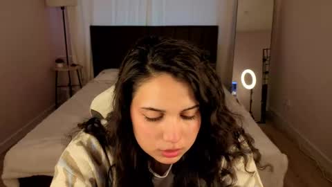 Snapshot of vivien_ross chatting on 05-21-26, 01:23 vivien_ross online show from 05-21-26, 01:23