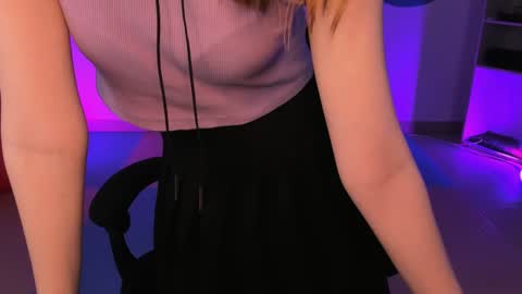 Snapshot of vivienleeigh chatting on 12-03-24, 04:17 Vivien online show from 12-03-24, 04:17