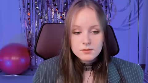 Snapshot of vivienleeigh chatting on 02-16-25, 06:21 Vivien online show from 02-16-25, 06:21