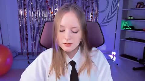 Snapshot of vivienleeigh chatting on 03-08-25, 09:06 Vivien online show from 03-08-25, 09:06