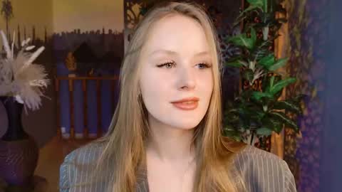 Vivien online show from 11-28-25, 02:09