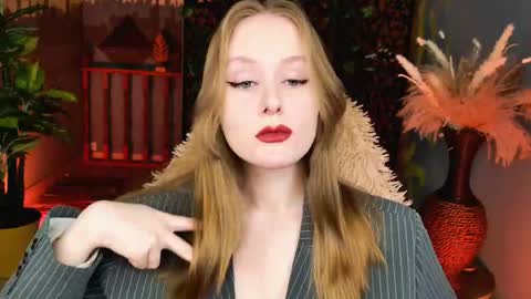 Snapshot of vivienleeigh chatting on 04-28-26, 05:34 Vivien online show from 04-28-26, 05:34