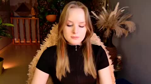 Vivien online show from 05-15-26, 05:47