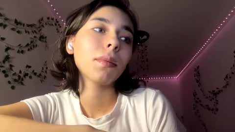 Vivi online show from 11-23-25, 04:07