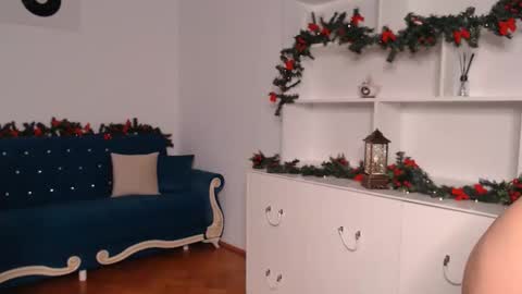 Vivienne online show from 12-04-24, 09:46