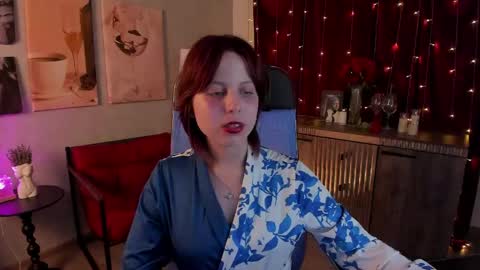Snapshot of viviennehebert chatting on 05-11-26, 12:44 Vivienne online show from 05-11-26, 12:44