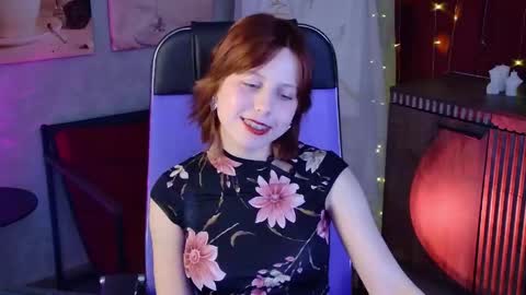 Snapshot of viviennehebert chatting on 05-16-26, 10:36 Vivienne online show from 05-16-26, 10:36