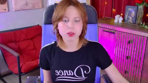 Snapshot of viviennehebert chatting on 05-31-26, 06:53 Vivienne online show from 05-31-26, 06:53