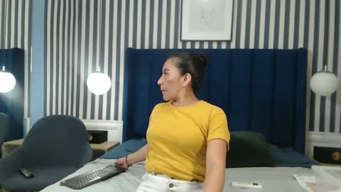 Vivian  online show from 09-17-25, 01:02