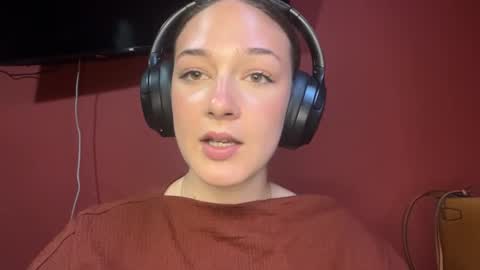 Snapshot of vivienwhiten chatting on 07-30-26, 12:37 Ella online show from 07-30-26, 12:37