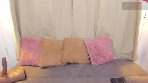 Snapshot of vixenia chatting on 07-21-26, 10:23 Vixenia online show from 07-21-26, 10:23
