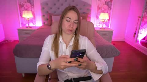 Snapshot of vixenmuse chatting on 04-19-26, 08:11 Ur Lady online show from 04-19-26, 08:11