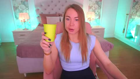 Snapshot of vixenmuse chatting on 04-26-26, 08:06 Ur Lady online show from 04-26-26, 08:06