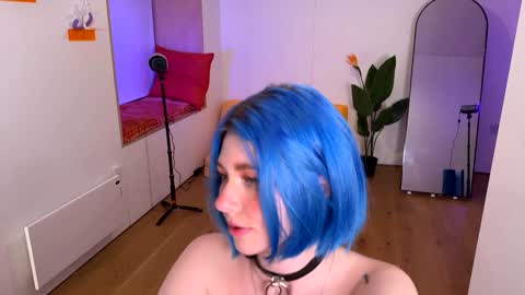 Polly  Online mostly at 9pm-2am UK Time online show from 03-04-25, 09:43