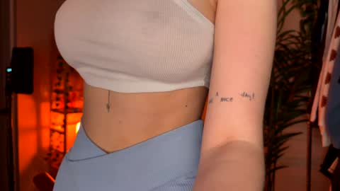 Polly  Online mostly at 9pm-2am UK Time online show from 03-20-26, 08:14