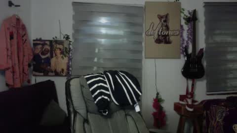 Snapshot of vl21cm chatting on 10-05-25, 07:17 vl21cm online show from 10-05-25, 07:17