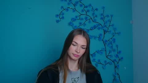 Snapshot of vladaseduction chatting on 01-09-26, 12:19 Vlada online show from 01-09-26, 12:19