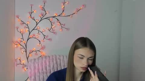 Snapshot of vladaseduction chatting on 01-11-26, 06:29 Vlada online show from 01-11-26, 06:29