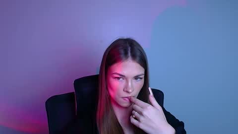 Snapshot of vladaseduction chatting on 01-13-26, 12:43 Vlada online show from 01-13-26, 12:43