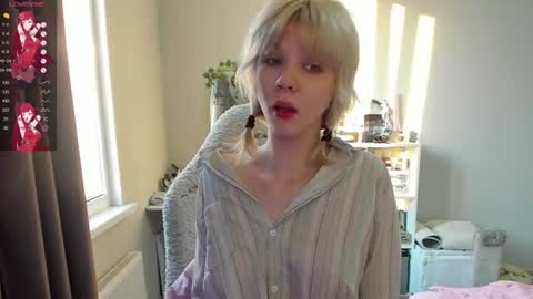 voguecaroline online show from 06-11-26, 05:44