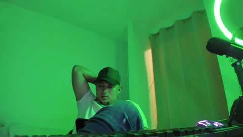 volt_boy57 online show from 11-04-25, 05:50