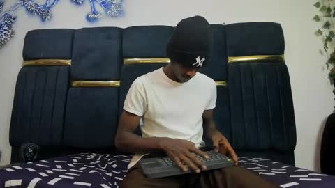 vsleyandlunaper online show from 03-27-26, 02:39