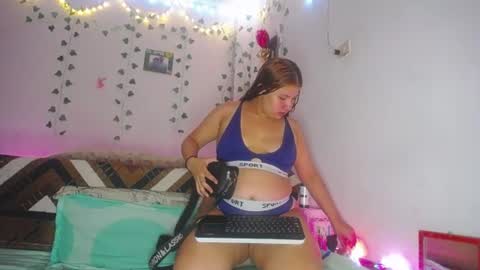 Snapshot of vsleyandlunaper chatting on 06-24-26, 01:48 vsleyandlunaper online show from 06-24-26, 01:48