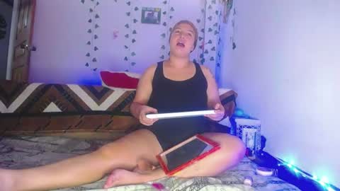 Snapshot of vsleyandlunaper chatting on 06-25-26, 02:11 vsleyandlunaper online show from 06-25-26, 02:11