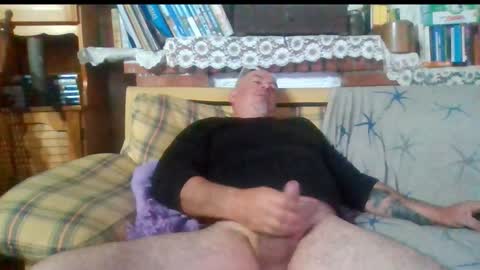 Snapshot of vuda77 chatting on 01-20-25, 07:58 oscar online show from 01-20-25, 07:58