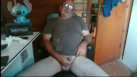 Snapshot of vuda77 chatting on 10-04-25, 04:16 oscar online show from 10-04-25, 04:16