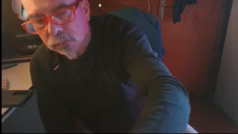 Snapshot of vuda77 chatting on 11-02-25, 06:54 oscar online show from 11-02-25, 06:54