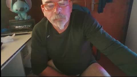 Snapshot of vuda77 chatting on 11-03-25, 07:48 oscar online show from 11-03-25, 07:48