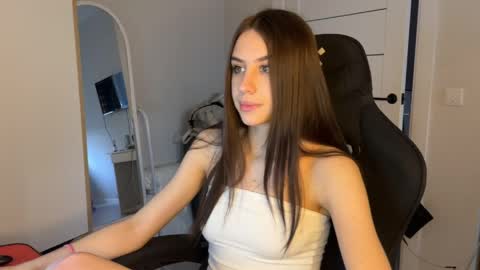Snapshot of vx_arina chatting on 04-17-26, 09:45 Arina online show from 04-17-26, 09:45