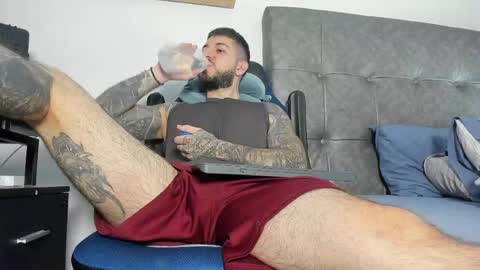 vyxen_ online show from 05-06-26, 08:47