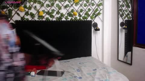 Zoey online show from 09-12-25, 02:55