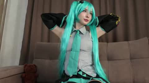 Snapshot of w1xll chatting on 10-19-25, 04:13 Nana online show from 10-19-25, 04:13