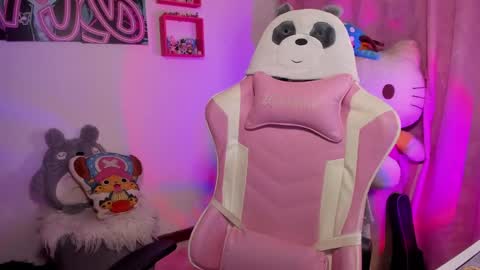 Snapshot of waifu_aika chatting on 09-22-25, 10:34 AIKA online show from 09-22-25, 10:34