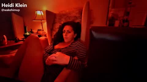 Snapshot of wakehimup chatting on 11-26-25, 08:37 wakehimup online show from 11-26-25, 08:37