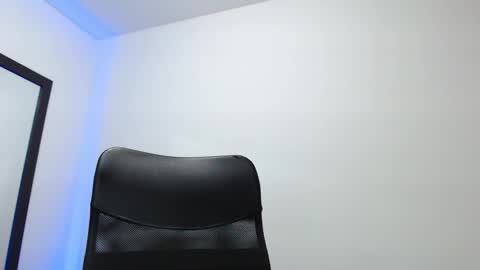 Snapshot of walter_brownn01 chatting on 01-21-25, 02:22 WALTER BROWN online show from 01-21-25, 02:22