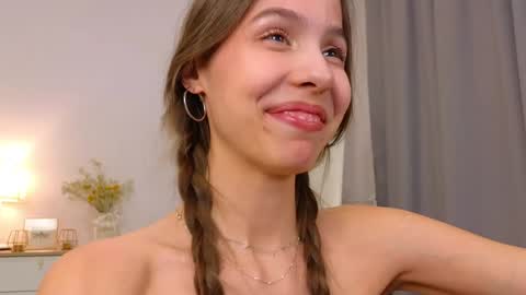 Wendy. Hello Honeys Ill see you 2nd 5th 7th this week love you3 online show from 01-11-25, 10:40