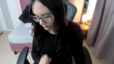 Snapshot of wanda_sg chatting on 10-20-25, 04:29 Alexandra online show from 10-20-25, 04:29