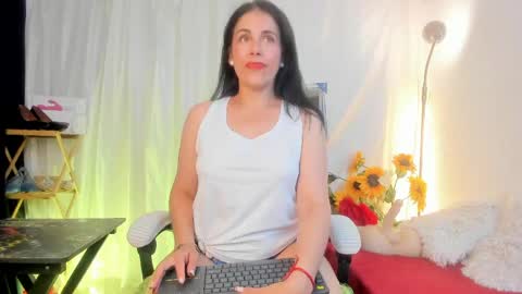 Snapshot of wanda_walton chatting on 04-26-26, 02:15 Wanda online show from 04-26-26, 02:15
