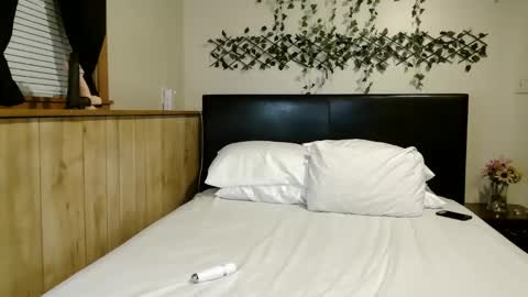 wanderlustgaal online show from 12-17-25, 11:38