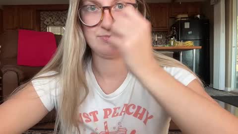 Snapshot of wanderlustjade chatting on 12-04-24, 08:07 Jade Adonis online show from 12-04-24, 08:07