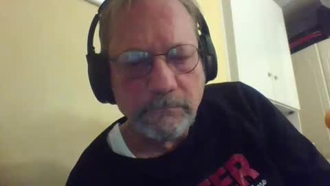 Snapshot of wanky357 chatting on 02-04-26, 08:47 Tibo Love online show from 02-04-26, 08:47