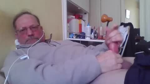 Snapshot of wanky357 chatting on 02-16-26, 01:18 Tibo Love online show from 02-16-26, 01:18