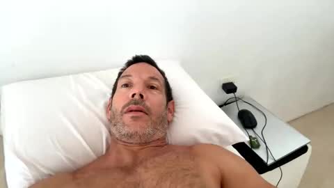 Snapshot of want_to_be_recognized chatting on 05-10-26, 01:27 want_to_be_recognized online show from 05-10-26, 01:27
