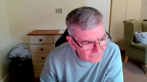 Snapshot of wanttobefree22 chatting on 10-17-25, 01:35 wanttobefree22 online show from 10-17-25, 01:35