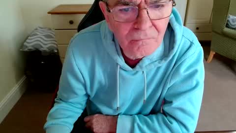 Snapshot of wanttobefree22 chatting on 10-24-25, 10:44 wanttobefree22 online show from 10-24-25, 10:44