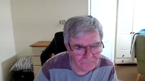 wanttobefree90 online show from 04-22-26, 07:04